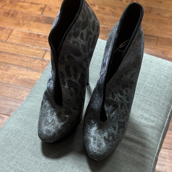 BRIAN ATWOOD SPARKLING PRINT STILETTO PLATFORM SHOES - SUEDE ON BOTTOM 6 1/2 - Picture 2 of 9